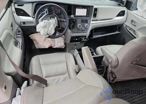 2018 Toyota Sienna Le z USA, uszkodzony, nr VIN 5TDKZ3DC8JS937875